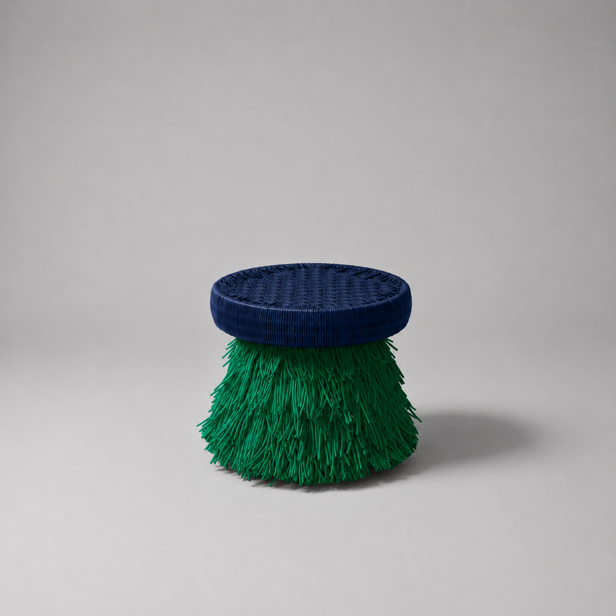 Butaco Piñata de Tucurinca con estructura verde y tejido en verde y azul oscuro