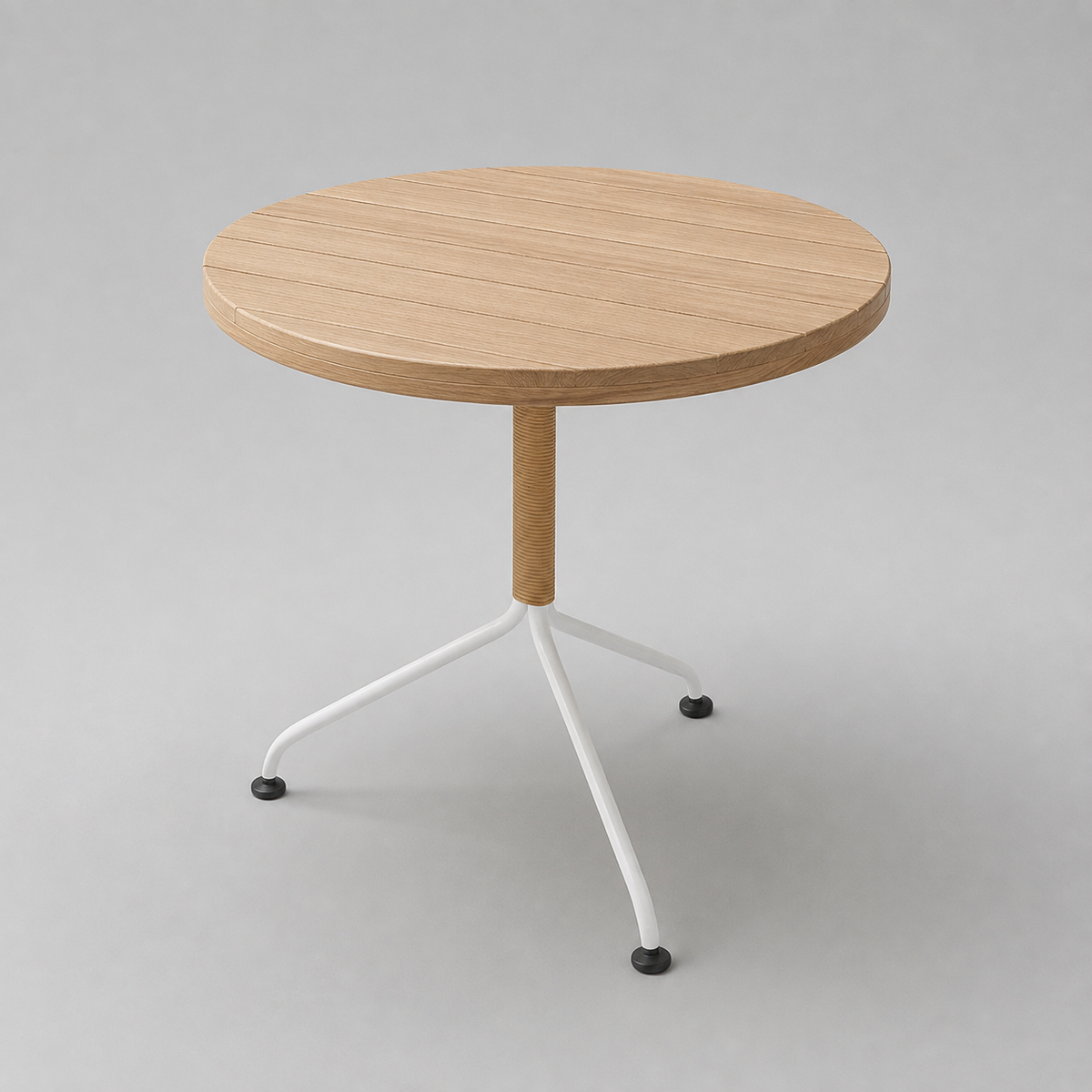 Mesa de comedor Medusa redonda de Tucurinca en roble natural con estructura almendra y tejido sólido beige
