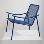 Poltrona Skii X de Tucurinca con estructura azul