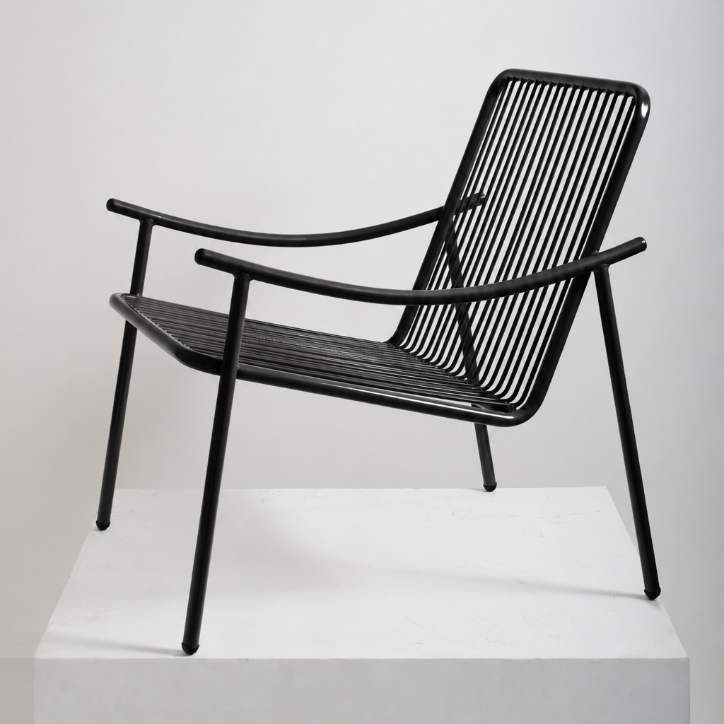 Poltrona Skii X de Tucurinca con estructura negra