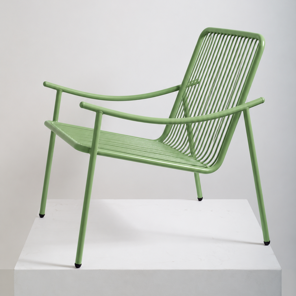 Poltrona Skii X de Tucurinca con estructura verde oliva