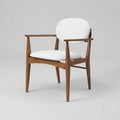 Silla Futura de Tucurinca en roble tinte nogal con tapizado bouclé