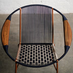 Tucurinca Teyuna en cabuya con estructura cobre y tejido azul oscuro y beige